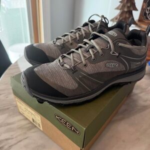 KEEN Women's Gray and Black Athletic Shoes